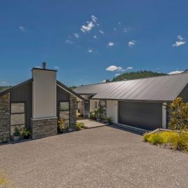 Off Course, Hotel in Pauanui