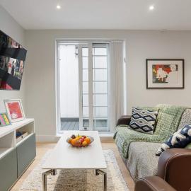 Hendon 1BR 4 Min to Station Sleeps 4 by Omega