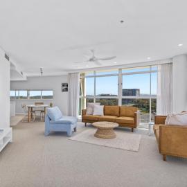 Stylish 3 Bedroom Apartment with Pool, Sauna & Gym