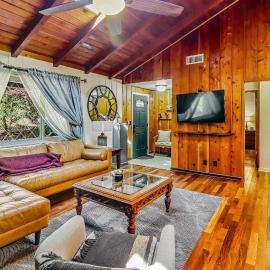 아이딜와일드에 위치한 호텔 Family-friendly Cabin on the Creek, Close to Town