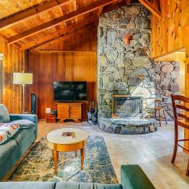 아이딜와일드에 위치한 호텔 Laid-back Creekside Cabin Walkable to Town