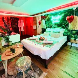 Jungle Love Loveroom avec Balnéo à 10 min de Disneyland Paris, hotel i Serris