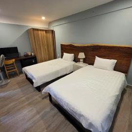 NAVY Hotel Garden، فندق في Phước Lai