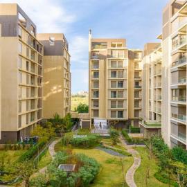 Viva - Elegant 3-BR Apt & Balcony at Waterfront Dbayeh, hotel i Dbayeh