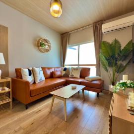 King Bed, 65''TV, WiFi, 30min to KIX, 45' to Namba, hotel Kisivadában