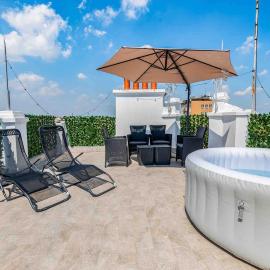 heated HYDROMASSAGE POOL Central Station1' View