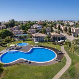 Casa do Lobo - 2 BR villa in Carvoeiro - Pool & Private Parking, hotel in Carvoeiro