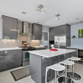 Modern Upper Level Duplex DT Vancouver