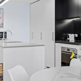 Stylish Dickson 1BR Perfect for Business and Leisure, hotel in Downer