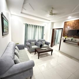Modern Flat Kohistan Enclave Wah Cantt, hotel a Dhok Mochiān