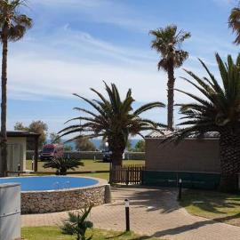 I Faraglioni Bungalow & Area Camper, hotel en SantʼAndrea