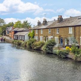 Riverside Cottage Retreat Hertford Town Sleeps 6, hotel in Hertford