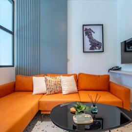 Ochra - Stylish 2-BR Apt & Balcony in Batroun, Hotel in Ad Dawrah