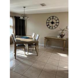 Minutes to Shopping, Dining and Fun Family Stay - Sleeps 6: Pharr şehrinde bir otel