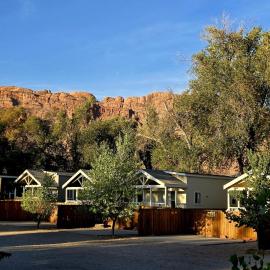 Edge of the Desert Inn