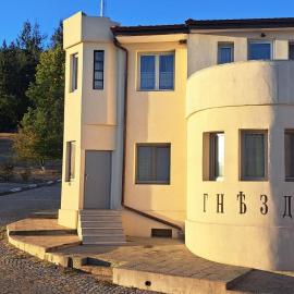 Gnezdo Studio Apart, hotell i Shipka