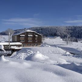 Les Chamois du Jura à Lajoux, hotel din Lajoux