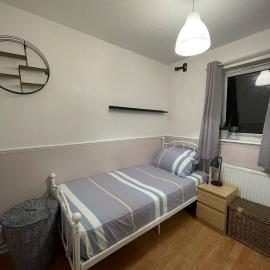 Affordable Single Room, hotel in Saltney