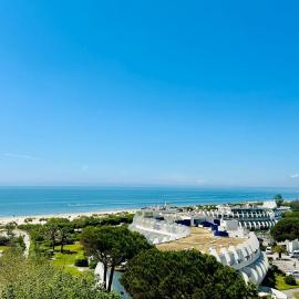 Studio cabines, Vue mer & étang, plage a pied, hotel in La Grande Motte