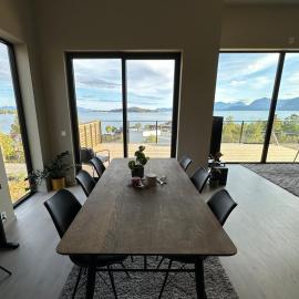 NEW! Exclusive home, 4 bedrooms, unbeatable view, hotel din Harstad