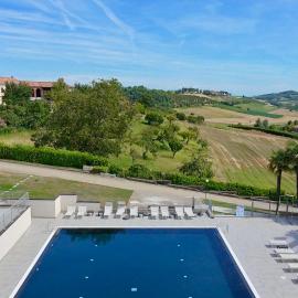 Lovely house with swimming pool and tennis court
