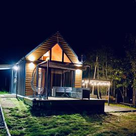 Zaciszna Idylla Domek z jacuzzi nad Jeziorem Złotnickim Karłowice, Hotel in Olszyna