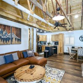 Yvonnies-Super Cool Convenient Comfy & Renovated Cabin