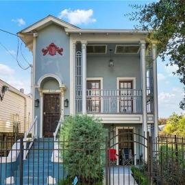 Modern 4BR Retreat Walk to Downtown New Orleans