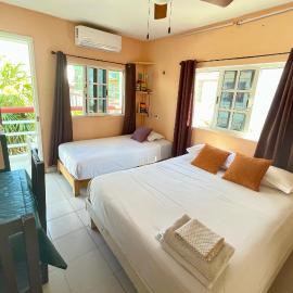 Central Studio with Balcony & Kitchen