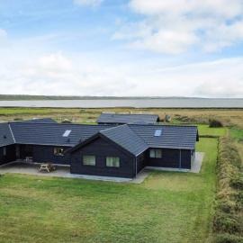 Luxury Retreat with Pool, hotel sa Harboør