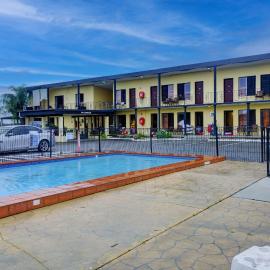 Country Plaza Motel Taree, hotel di Taree