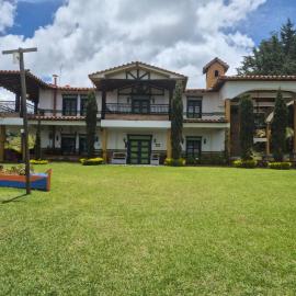 AEROPUERTO-Rionegro- MONTEOLIVO COLONIAL, hotel in Rionegro