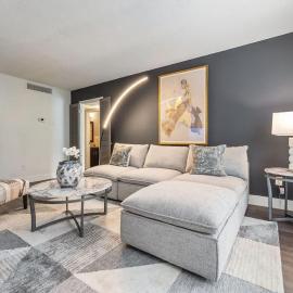 Spring Deals Walk to Galleria Holiday Ready Unit 108, hotel din Houston