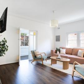 Charming 2BR Glebe Retreat with Parking & Yard - Walk to Markets & Cafes
