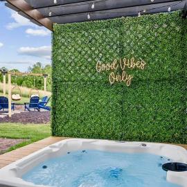 5 min. NRG | 3 min. Endless Wall Trail | Hot Tub, hotel 