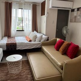 Dainty Den LS217- Chic & Relaxing Stay Near Enchanted Kingdom, hotel in Santa Rosa