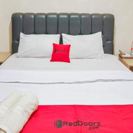 RedDoorz at Guciwan Hotel near Objek Wisata Guci, хотел в Tuwel