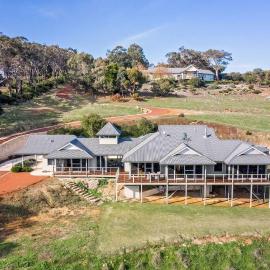 Valley Views - Elevated Hilltop Escape near Beaches, Hotel in Yallingup