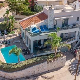 Superior Villa Kleanthi, hotel i Stalos