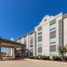 Super 8 by Wyndham San Antonio/Alamodome Area, hotel di San Antonio
