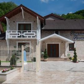 Pensiunea Graniti: Lunca şehrinde bir otel