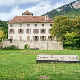 Apparthôtel Tempologis - Chateau de la Rochette, hotel i Fontaine