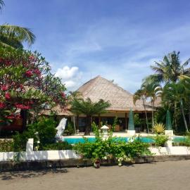 Villa Surgawi, hotel u gradu Lovina
