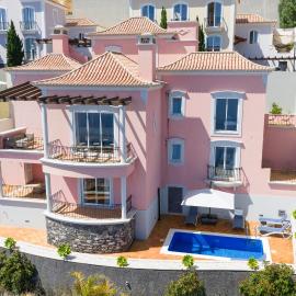 Luxury Villa Pembe Palheiro Village by Holiday Rental Madeira, hotel en Funchal
