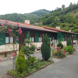 Apartamentos El Campal, hotel in Felechosa