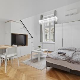 Moderný prezidentský apartmán vedľa paláca s výhľadom