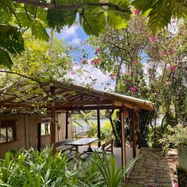 LAKE LOFT - La maison VEDA: Koggala şehrinde bir otel