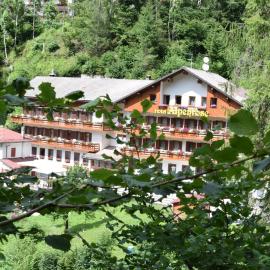 Hotel Alpenrose، فندق في أليغي