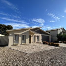 Atlantis - Spacious Coastal Home in Port Hughes, hotel in Port Hughes