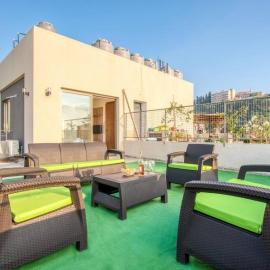 Cloud 9 - Santa Maria Rooftop Studio & Terrace in Jal El Dib, hotel di Jall adh Dhiʼb